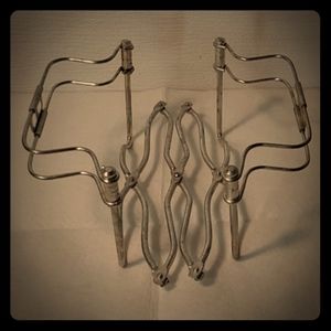 Retractable hot pot holder